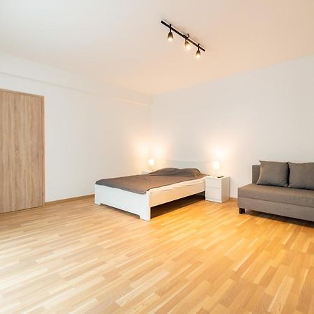 Brand New Two Room Apartment #64 In Elite Rezidence With Free Secure Parking Prag Dış mekan fotoğraf